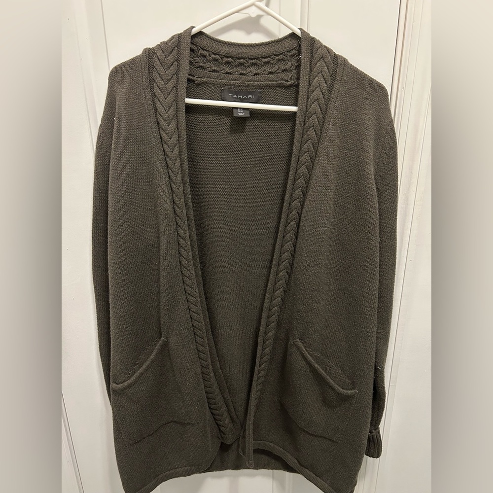 ‼️SALE 🌿Evergreen Tahari cardigan🌿‼️
